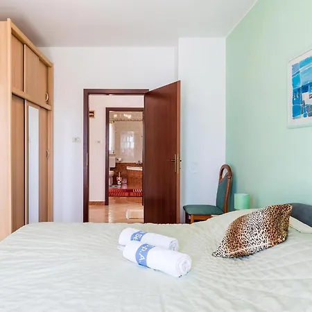 4 Bedroom In Apartment