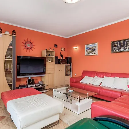 Apartment 4 Bedroom In