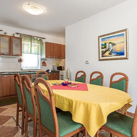 Apartment 4 Bedroom In